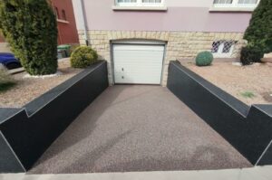 allee de garage en résine rose