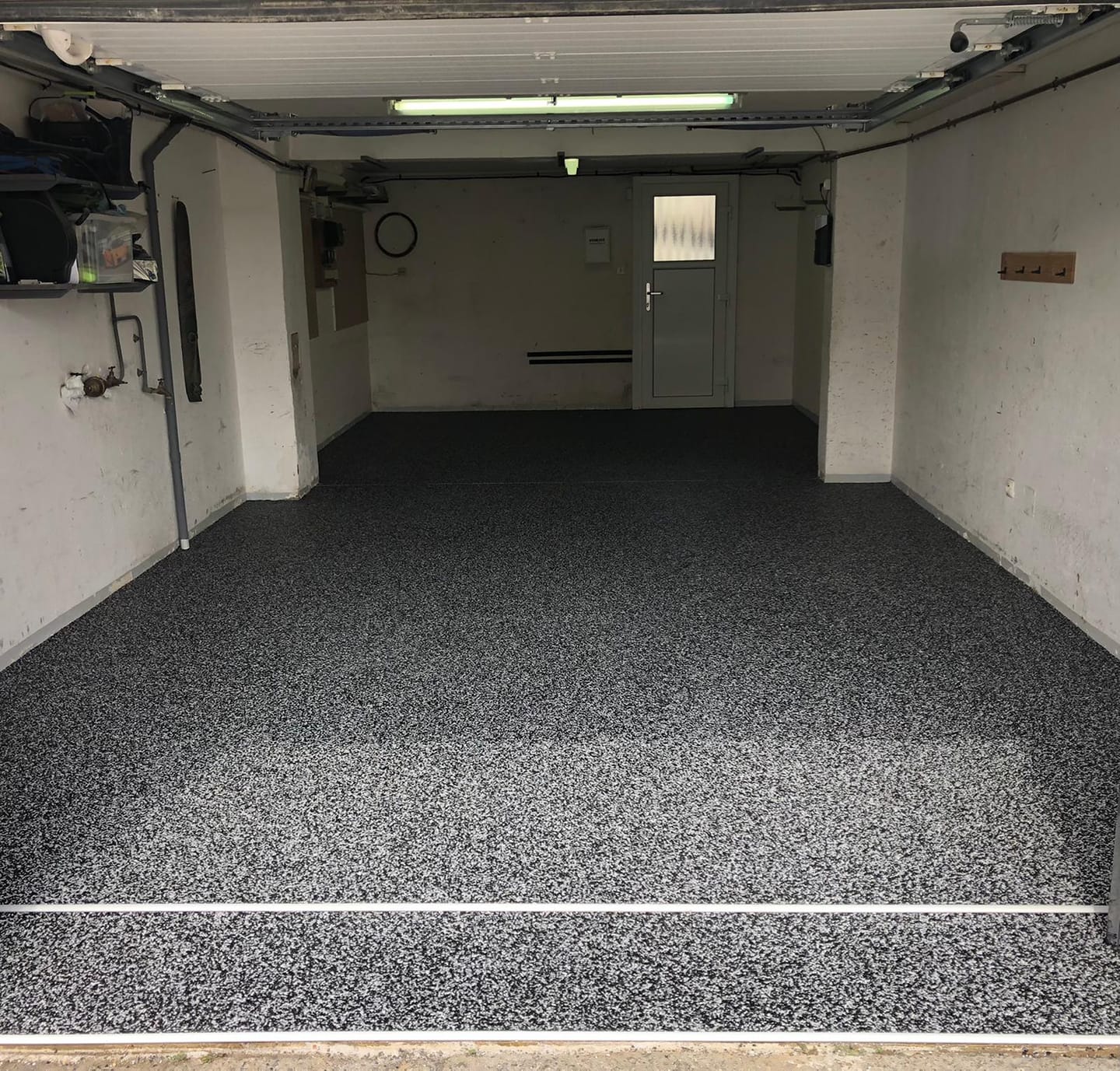 Garage en moquette de pierre