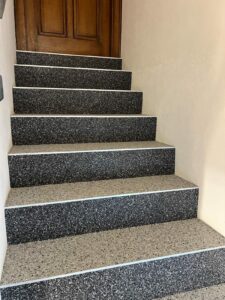 Escaliers intérieur en résine de marbre ou moquette de pierre