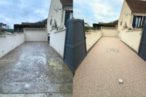 Allée de garage personnalisée avec un motif en moquette de pierre